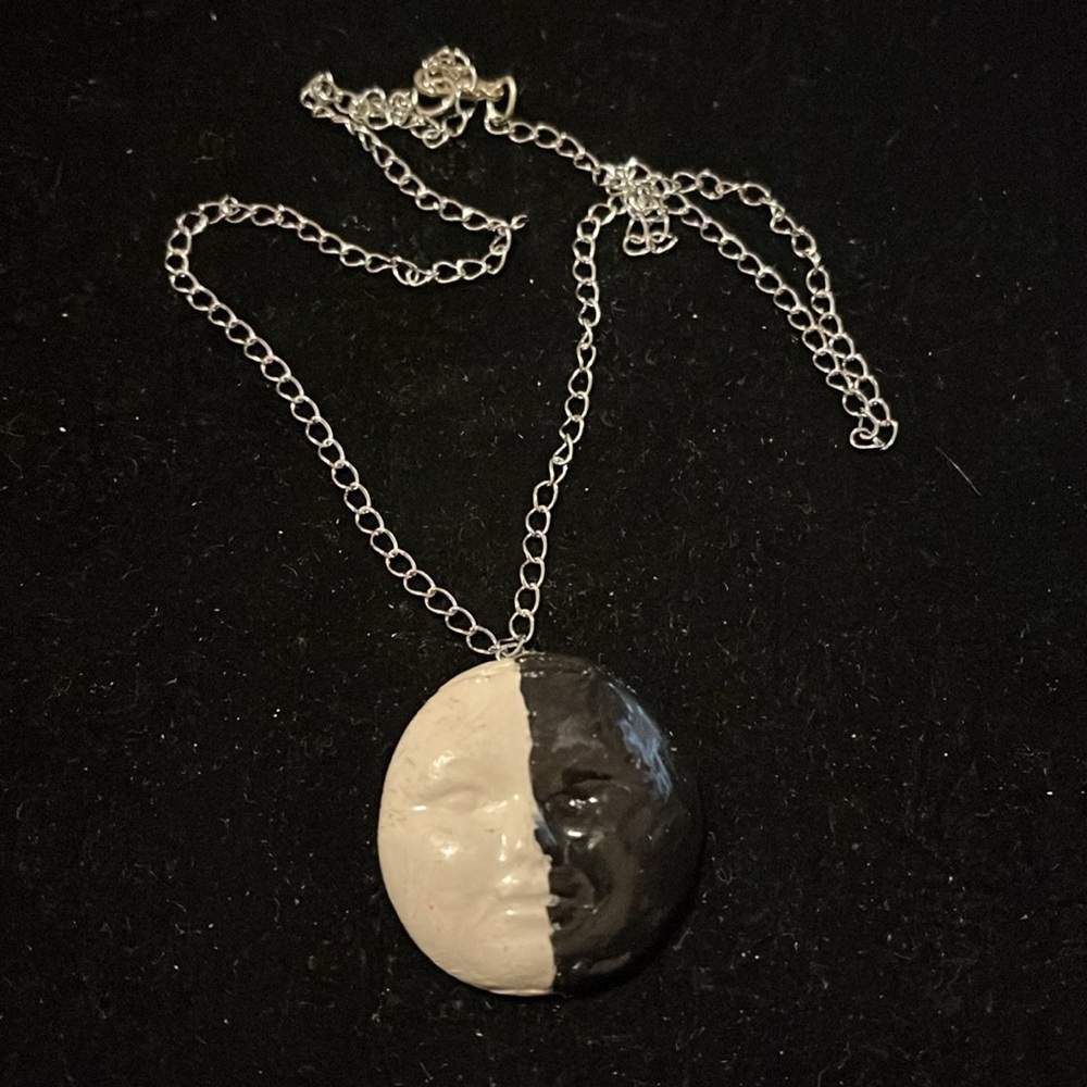 Black and White Pendant Necklace - Picture 10 of 16